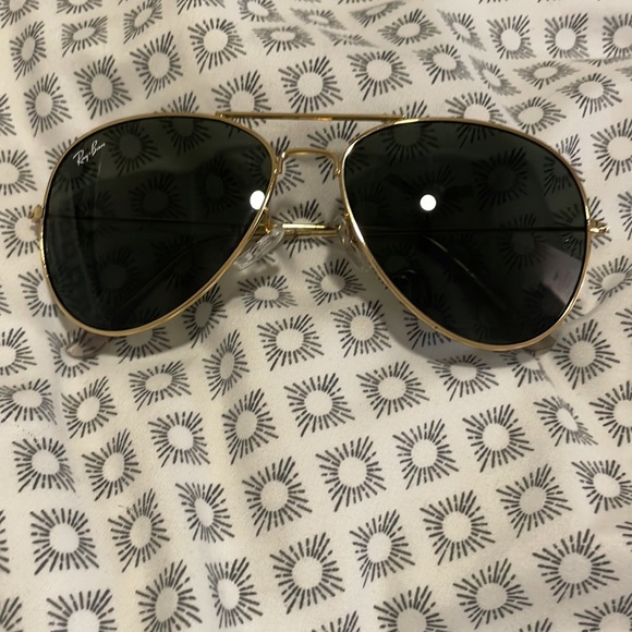 Vintage Ray-Ban B&L Aviator Sunglasses, Unisex - Picture 5 of 8